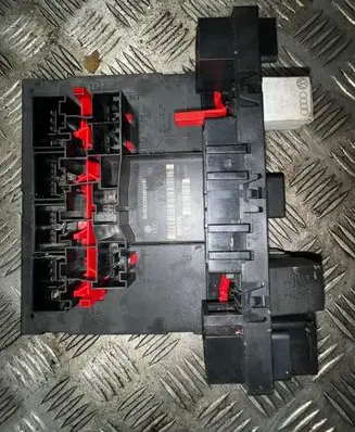 Audi A3 S3 8P Comfort/convenience module 8P0907279C F005V00493 4S0201