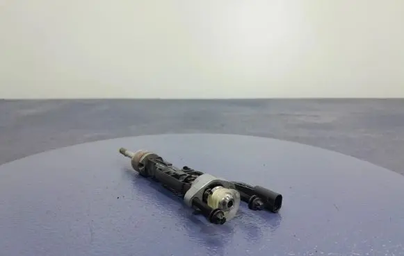 BMW M3 Fuel injector 8671991