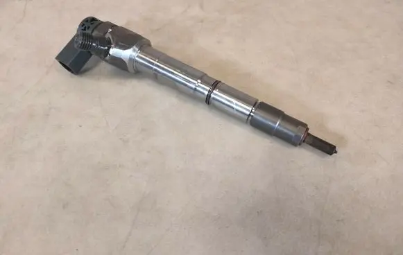 Audi A4 S4 B8 8K Fuel injector 04L130277AE