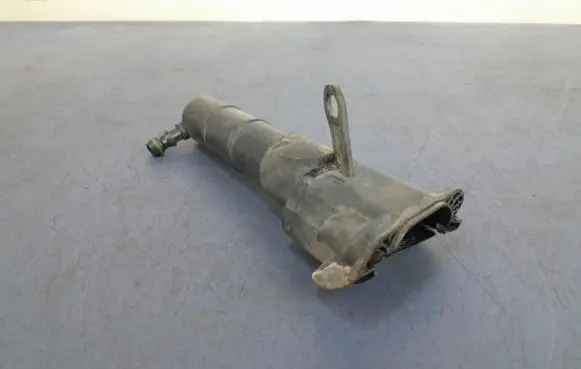 Volvo XC90 Windshield washer spray nozzle 