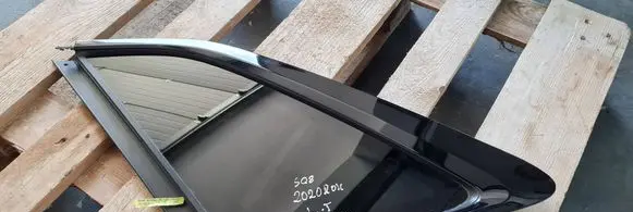 Audi RS Q8 Rear side window 4M8845297P