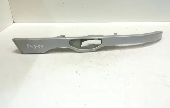 BMW 3 E46 Under headlight/headlamp trim 8231044A