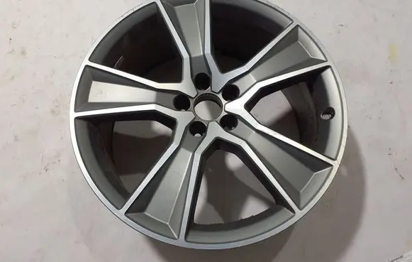 Audi Q7 4M R14 forged rim 4M0601025R
