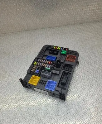 Peugeot 308 Fuse module 9830805680