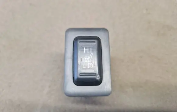 Mitsubishi L200 Seat heating switch 8610A076