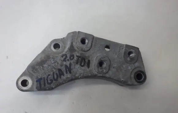 Volkswagen Tiguan Engine mounting bracket 5N0199117A