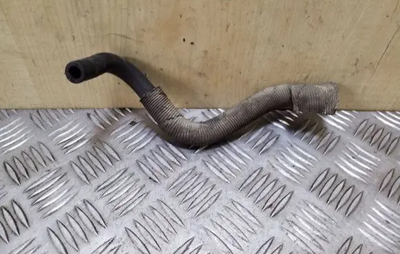 Toyota Avensis T270 Engine coolant pipe/hose