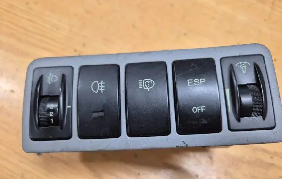 Hyundai Sonata Headlight level height control switch 933003K400 957503K200 933803K000