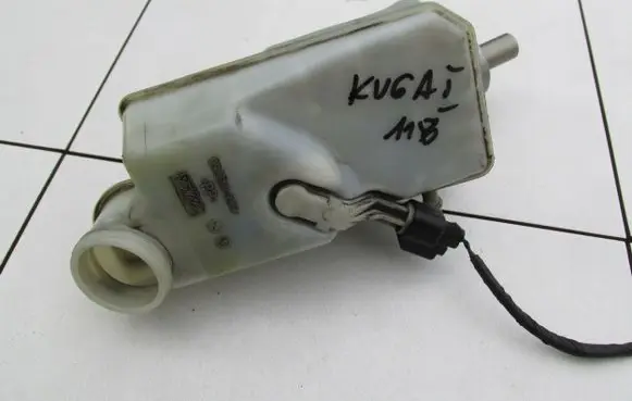 Ford Kuga I Master brake cylinder