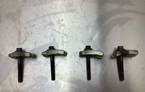 Nissan Qashqai Fuel Injector clamp holder 