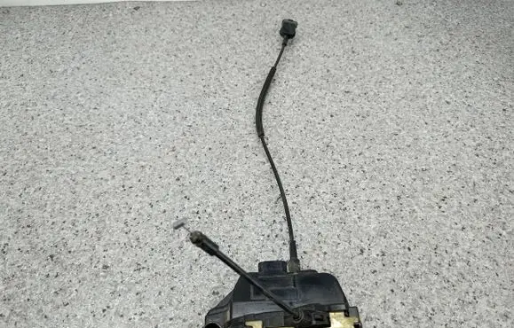 Nissan Primera Front door lock