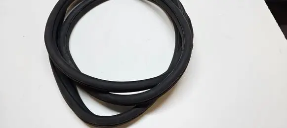 Jeep Grand Cherokee WL Front door rubber seal 