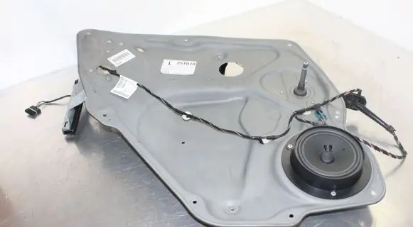 Rear door manual window regulator