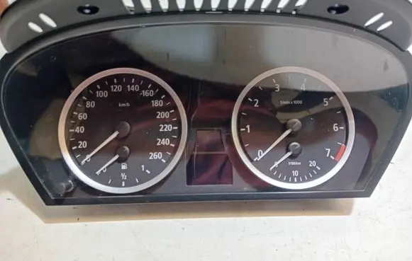 Speedometer (instrument cluster)