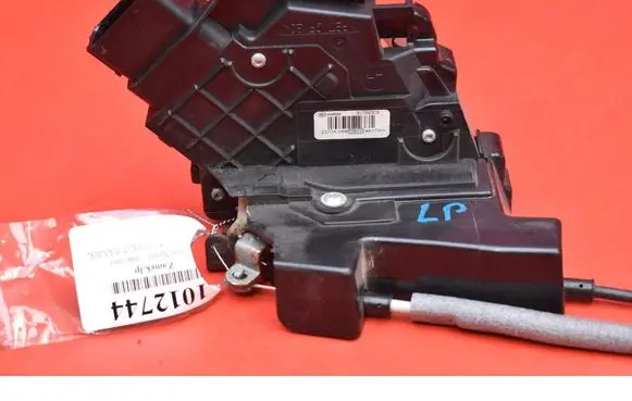 Volvo XC60 Front door lock 30799308