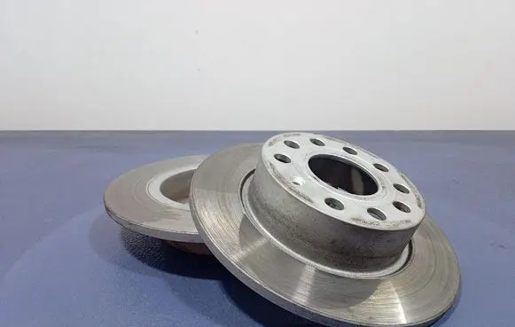 Volkswagen Golf V Rear brake disc 