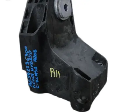 Mercedes-Benz C W206 Engine mount bracket A6542236300