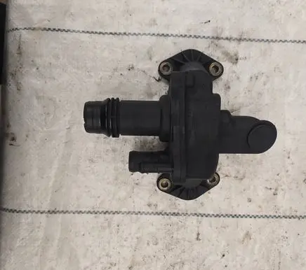 Thermostat/thermostat housing