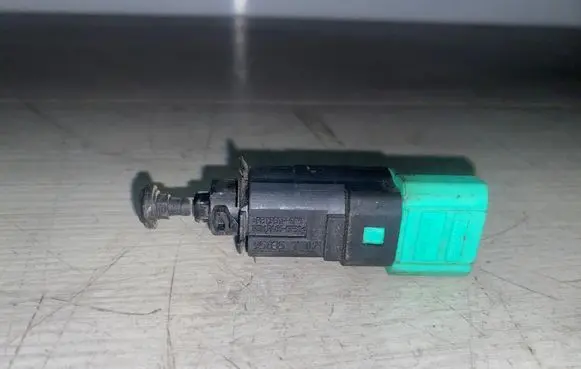 Clutch pedal sensor