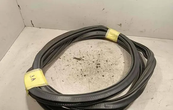 Audi Q7 4M Rear door rubber seal (on body) 4M0821721A