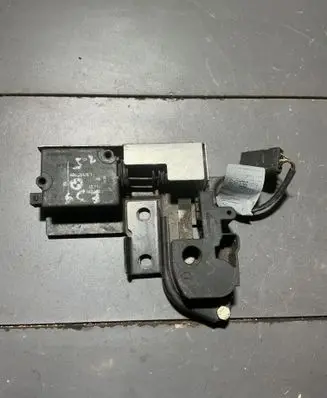 BMW 5 E39 Tailgate window lock/catch/latch 8120419