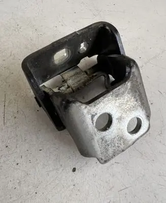 Peugeot 207 Front door lower hinge 