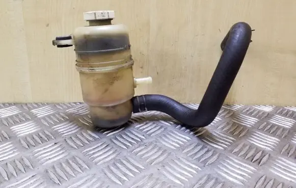 Mitsubishi Space Wagon Power steering fluid tank/reservoir