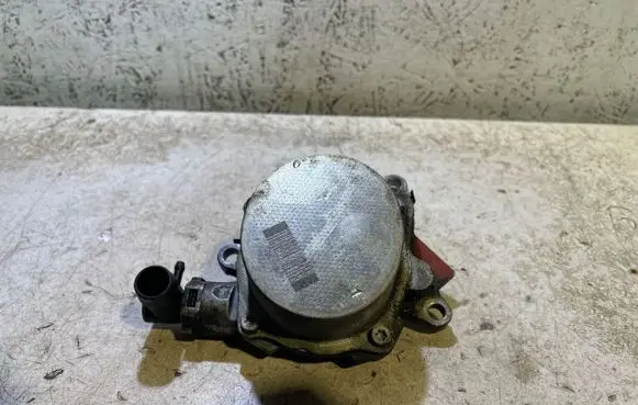 Nissan X-Trail T31 Vacuum pump 146502018R