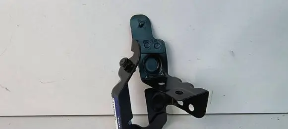 Volvo XC40 Fender mounting bracket 31675829