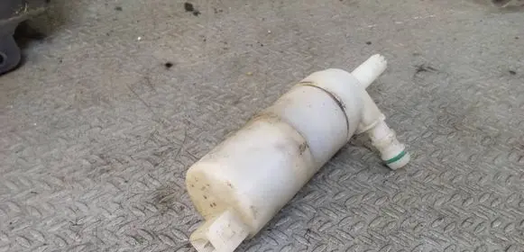 Volvo XC90 Windscreen/windshield washer pump 
