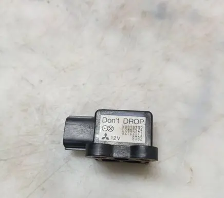 Mitsubishi Pajero Airbag deployment crash/impact sensor MR228392 X2T22171