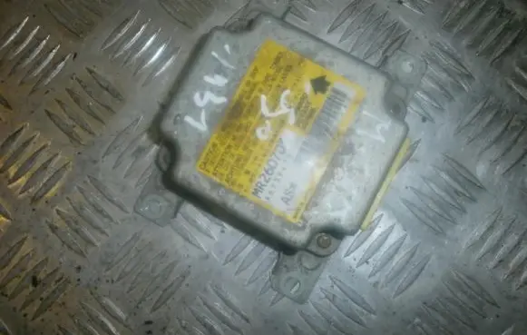Mitsubishi Colt Airbag control unit/module MR260703 X6T39473