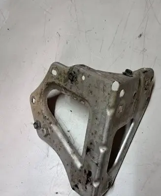 Audi A6 S6 C6 4F Fender mounting bracket 4F0821136A