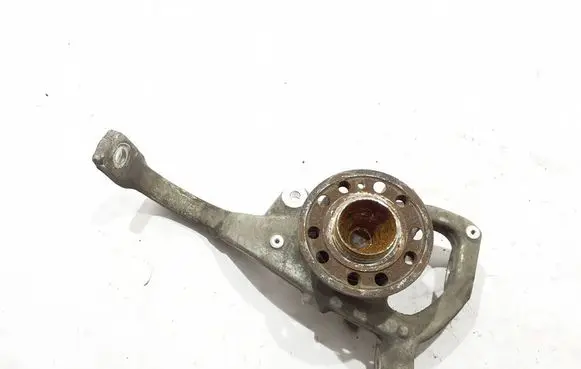 Mercedes-Benz C W205 Front wheel hub 2052100