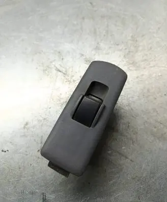 Mitsubishi Colt Electric window control switch Mn141020