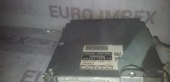 Toyota Avensis T220 Engine control unit/module 8966105210
