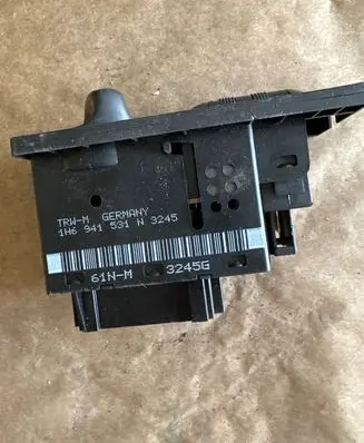 Volkswagen Golf III Light switch 1H6941531N