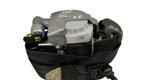 Hyundai i30 Front seatbelt 888102R900 7P2620P 125905