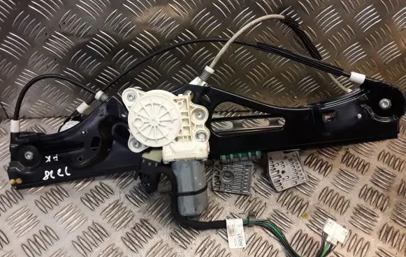 Mercedes-Benz E W211 Front door electric window regulator 2117200146 A2117200146