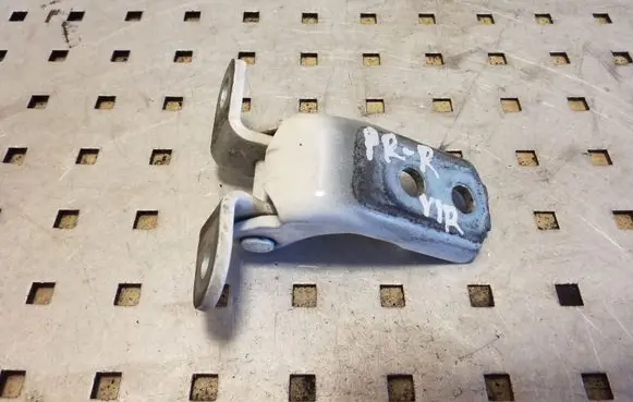 Toyota Auris E180 Front door upper hinge