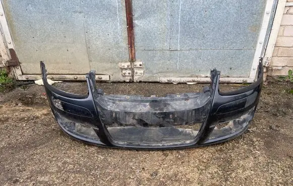 Volkswagen Golf V Front bumper