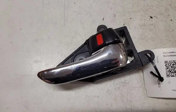 Toyota Avensis Verso Front door interior handle