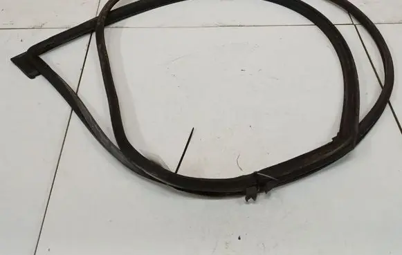 Toyota Corolla Verso AR10 Rubber seal front coupe door 