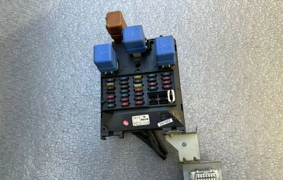 Nissan Patrol Y61 Fuse module 24350VC000