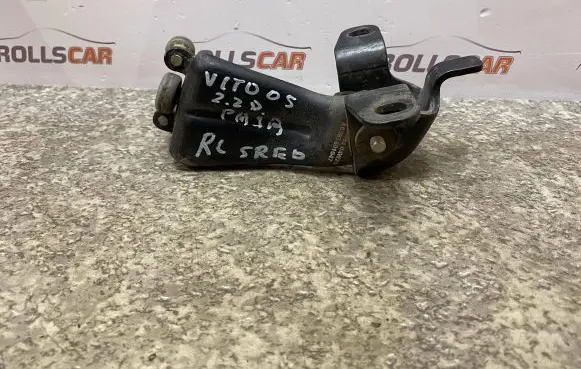 Mercedes-Benz Vito Viano W639 Sliding door middle roller runner A63976001047