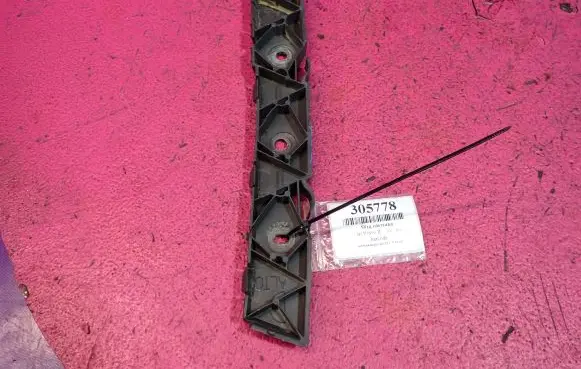 Front bumper mounting bracket