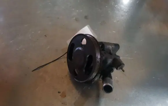 Mazda 323 F Power steering pump