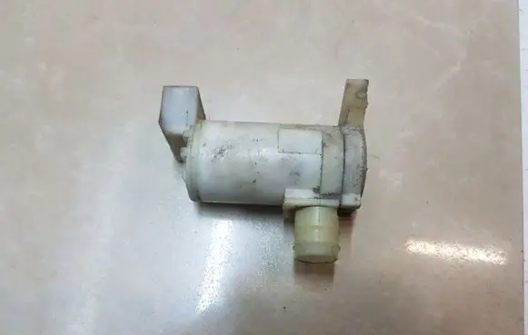 Nissan X-Trail T30 Windscreen/windshield washer pump 2224624A