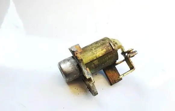 Toyota Yaris Front door lock (next to the handle) 7q57b