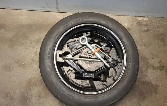 Volvo V60 R16 spare wheel E40213040